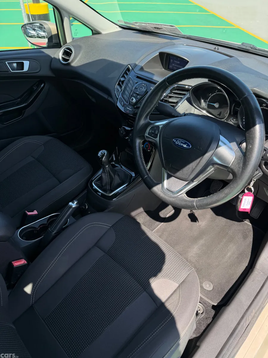 Ford Fiesta Hatchback, Petrol, 2016, Silver