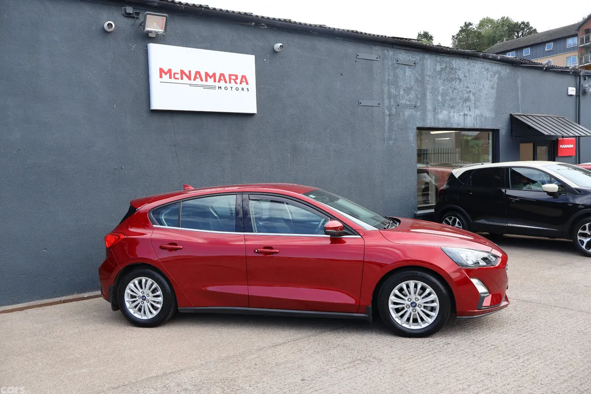 Ford Focus Hatchback, Diesel, 2020, Red