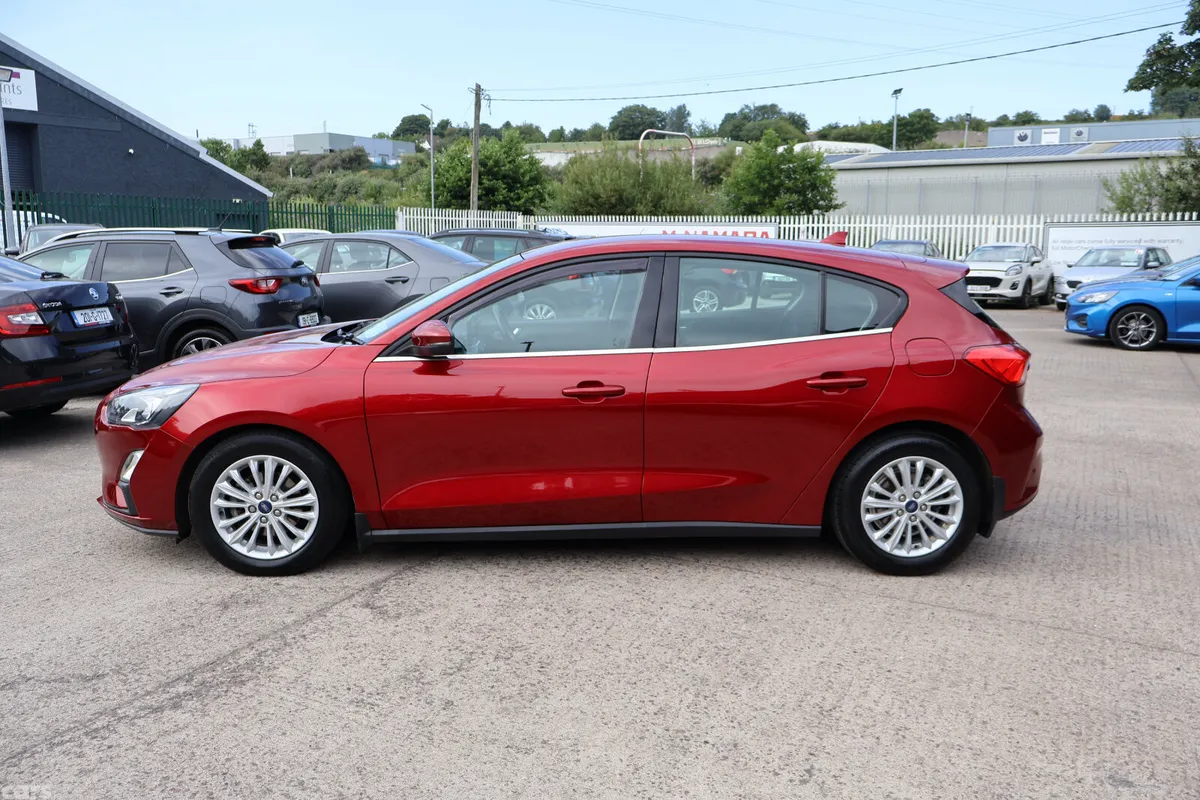 Ford Focus Hatchback, Diesel, 2020, Red