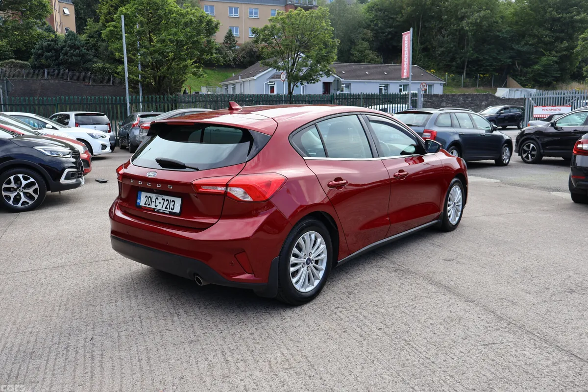 Ford Focus Hatchback, Diesel, 2020, Red