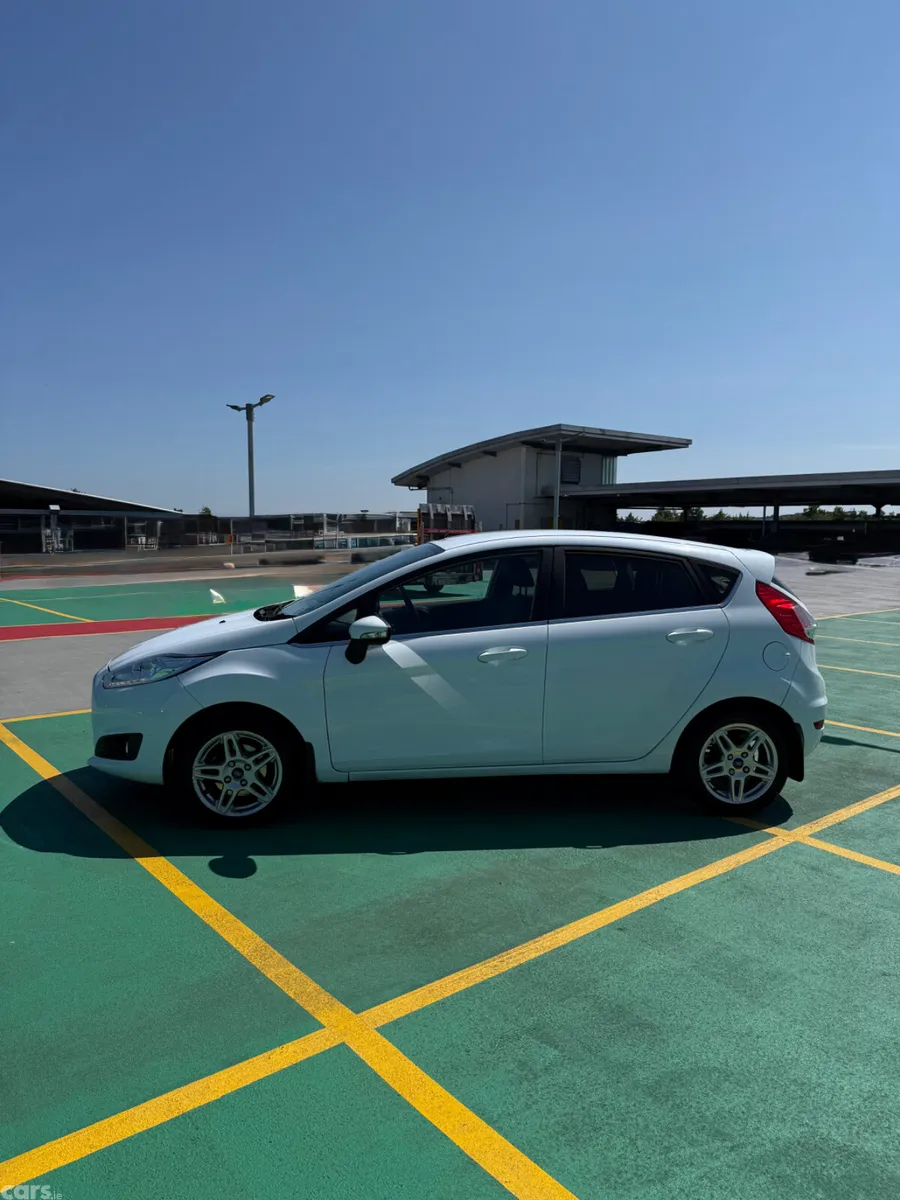 Ford Fiesta Hatchback, Petrol, 2015, White