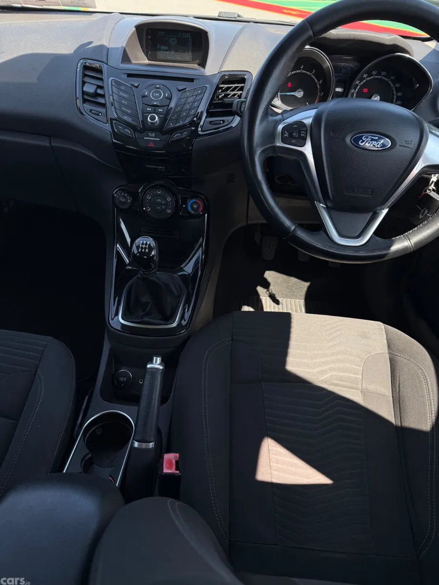 Ford Fiesta Hatchback, Petrol, 2015, White