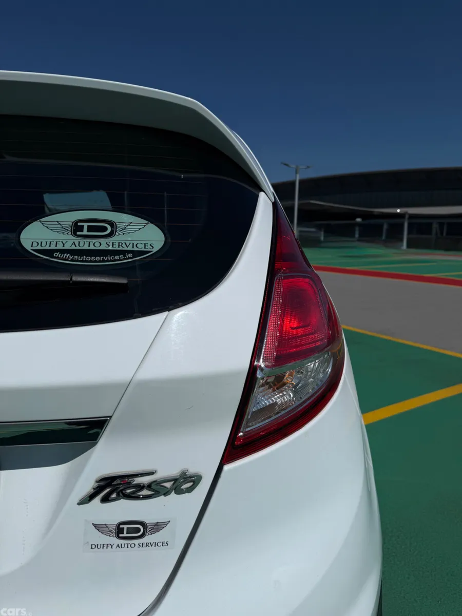 Ford Fiesta Hatchback, Petrol, 2015, White