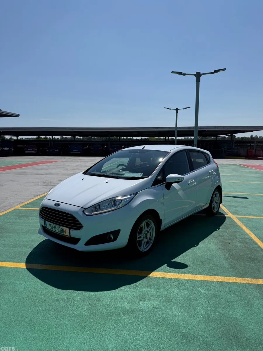 Ford Fiesta Hatchback, Petrol, 2015, White