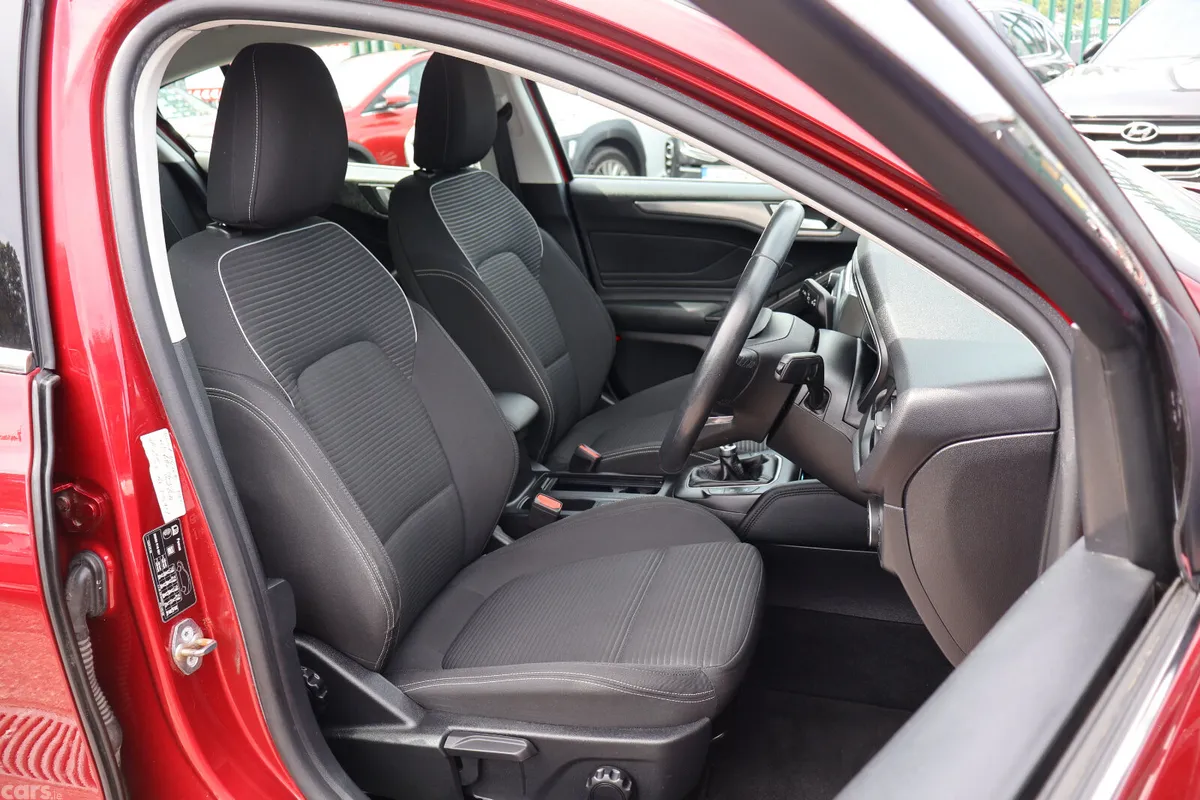 Ford Focus Hatchback, Diesel, 2020, Red