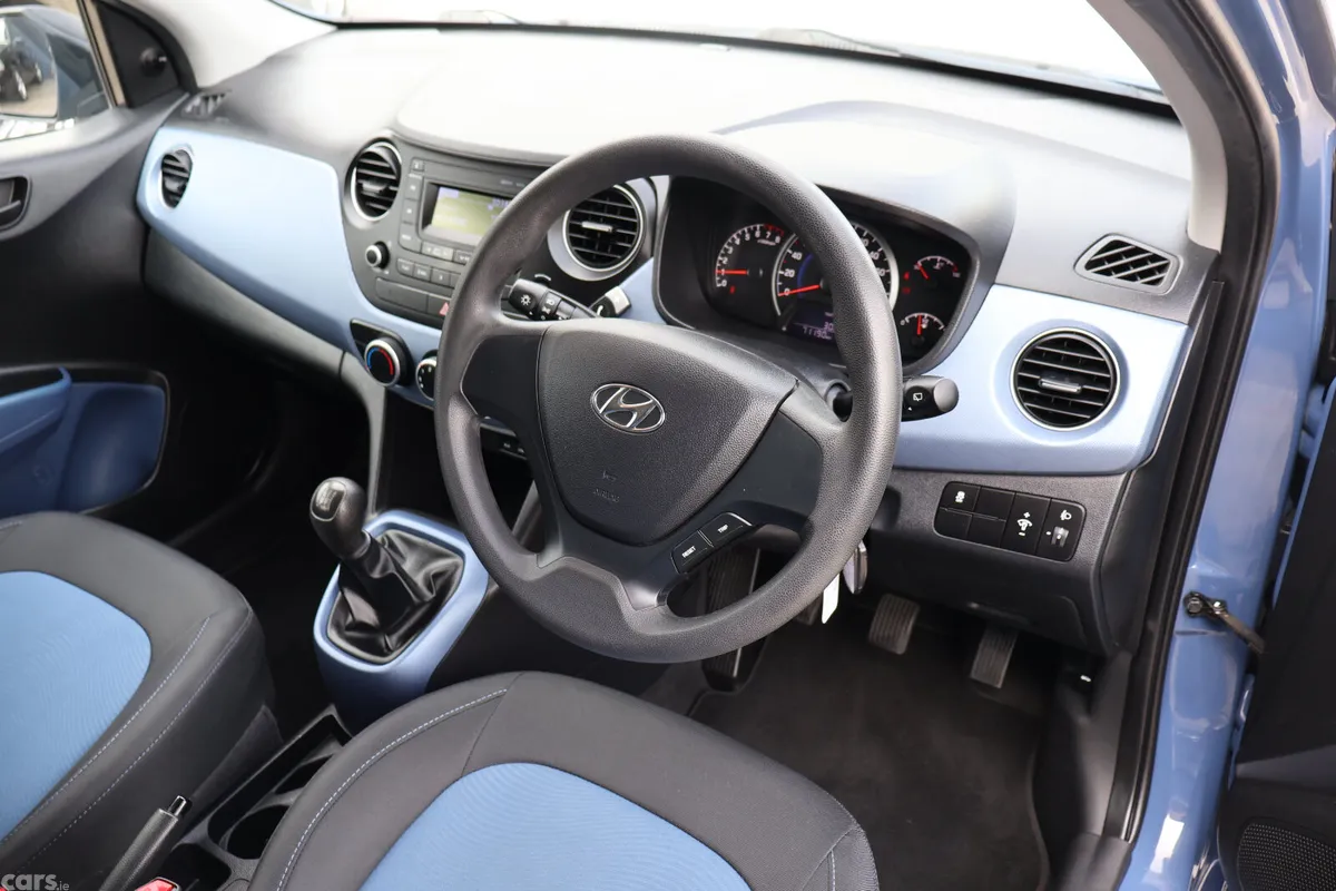 Hyundai i10 Hatchback, Petrol, 2018, Blue