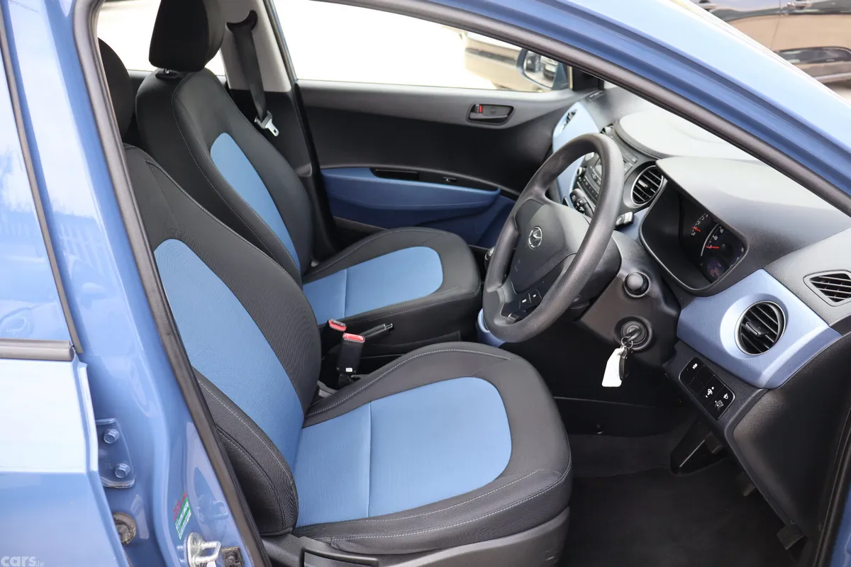 Hyundai i10 Hatchback, Petrol, 2018, Blue