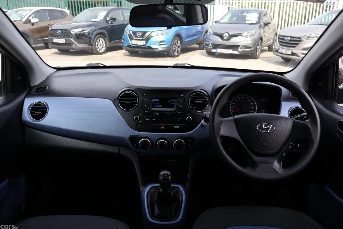 Hyundai i10 Hatchback, Petrol, 2018, Blue