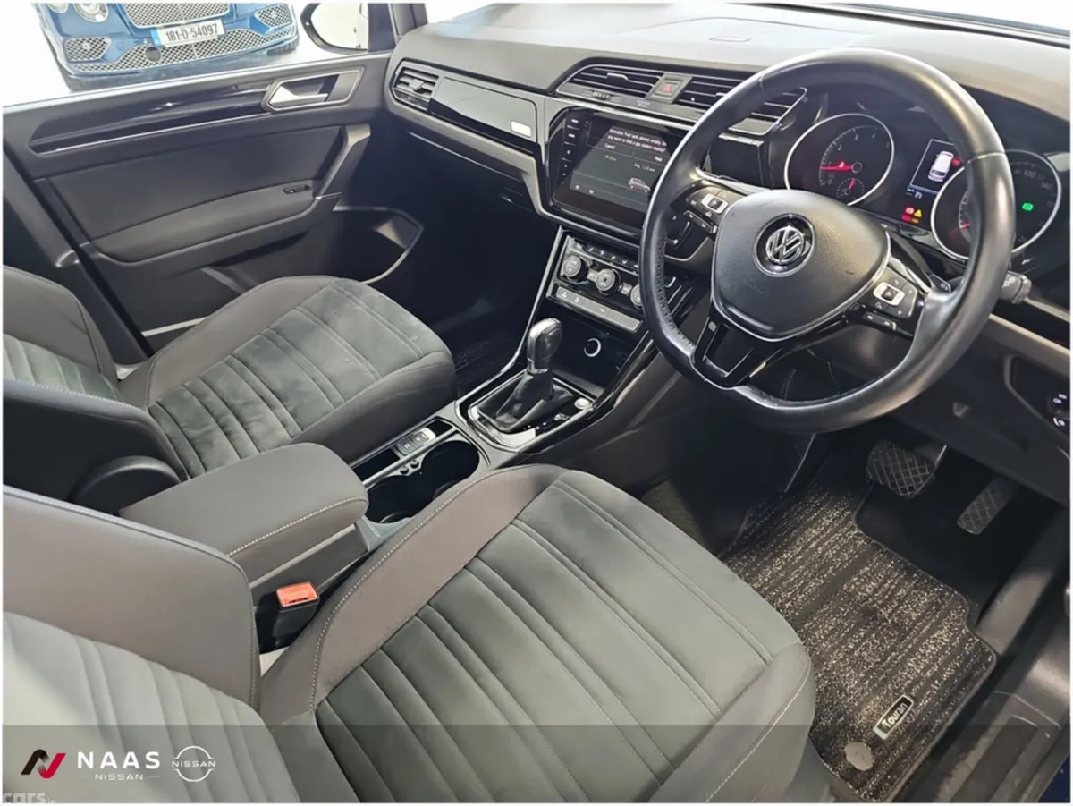 Volkswagen Touran SUV, Petrol, 2019, Blue