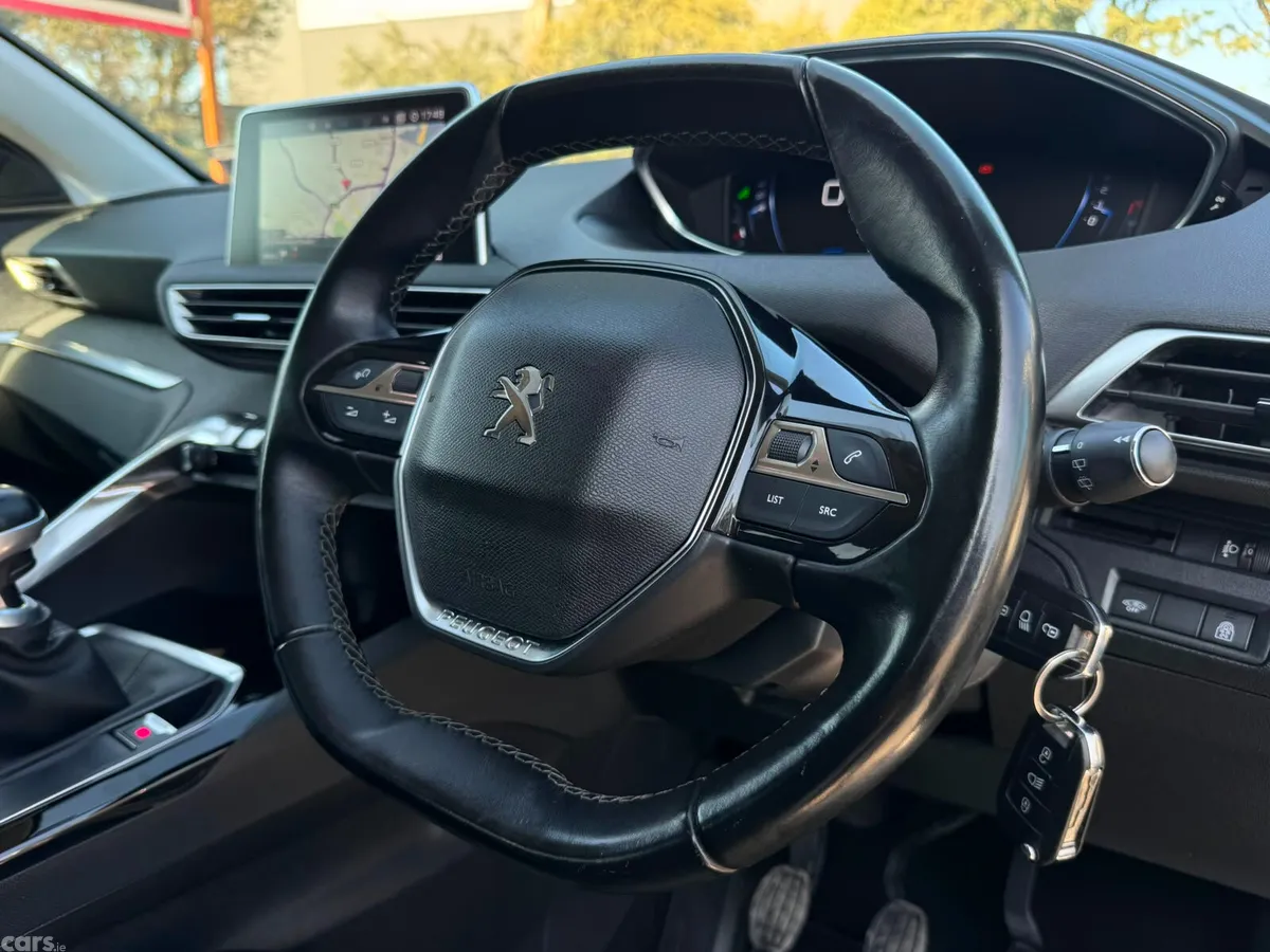 Peugeot 5008 MPV, Diesel, 2019, White