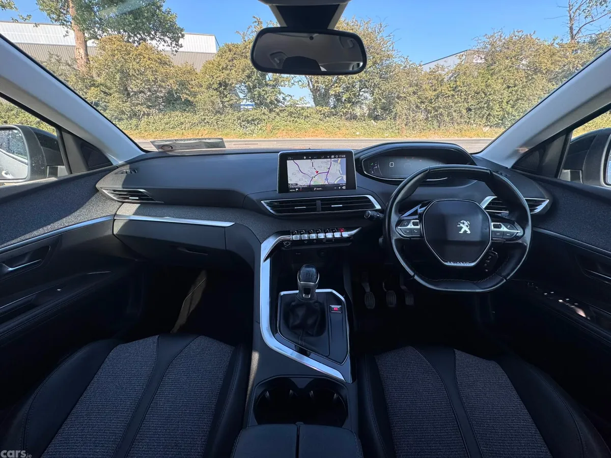 Peugeot 5008 MPV, Diesel, 2019, White