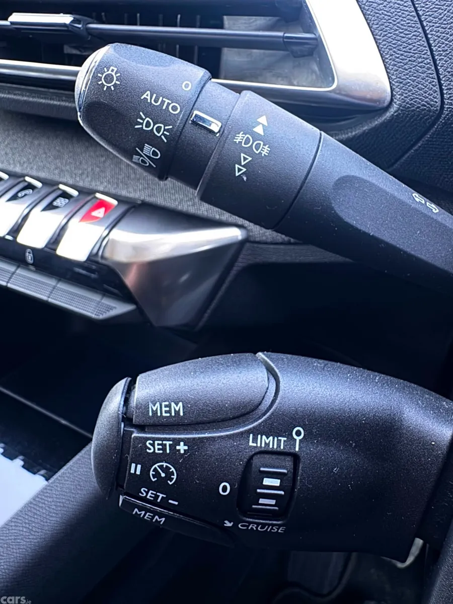 Peugeot 5008 MPV, Diesel, 2019, White