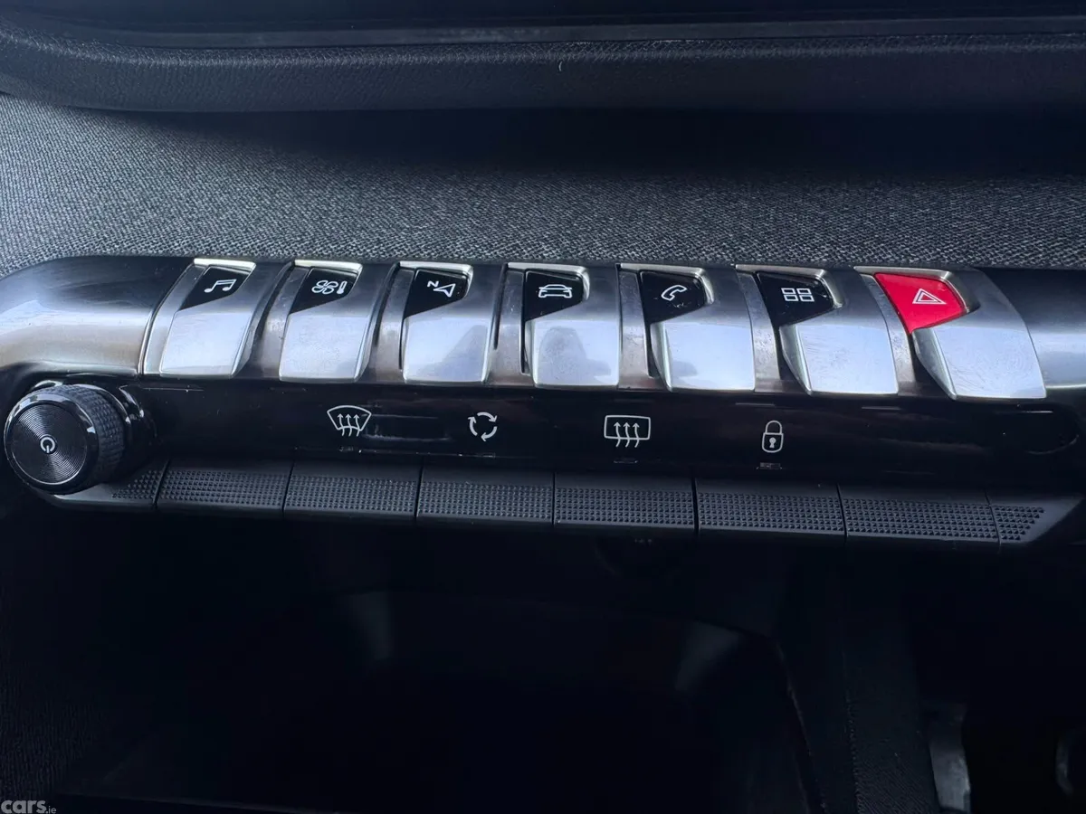 Peugeot 5008 MPV, Diesel, 2019, White