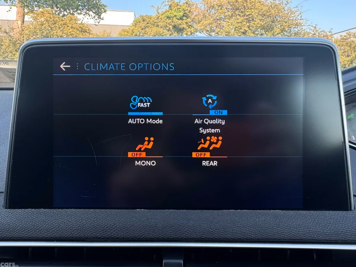 Peugeot 5008 MPV, Diesel, 2019, White