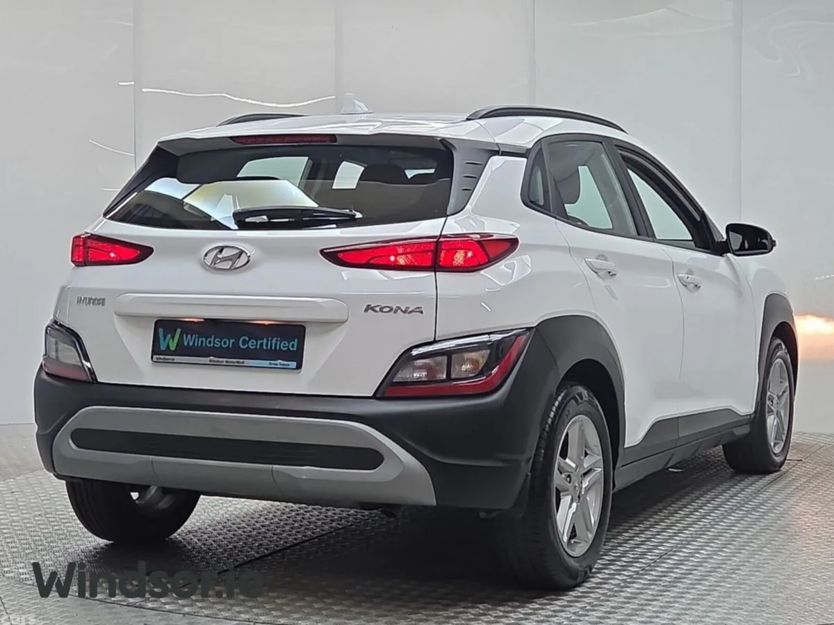Hyundai KONA MPV, Petrol, 2023, White