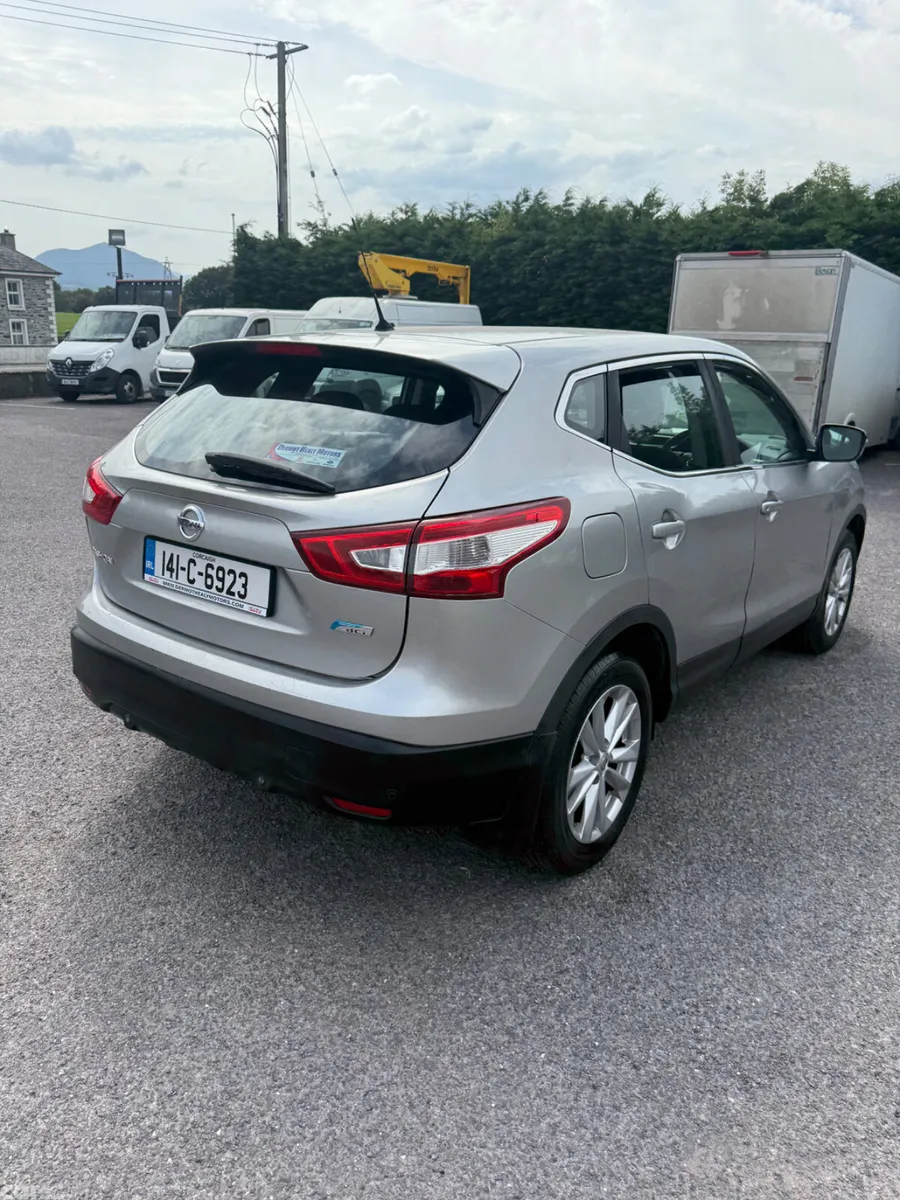 Nissan Qashqai Hatchback, Diesel, 2014, Silver