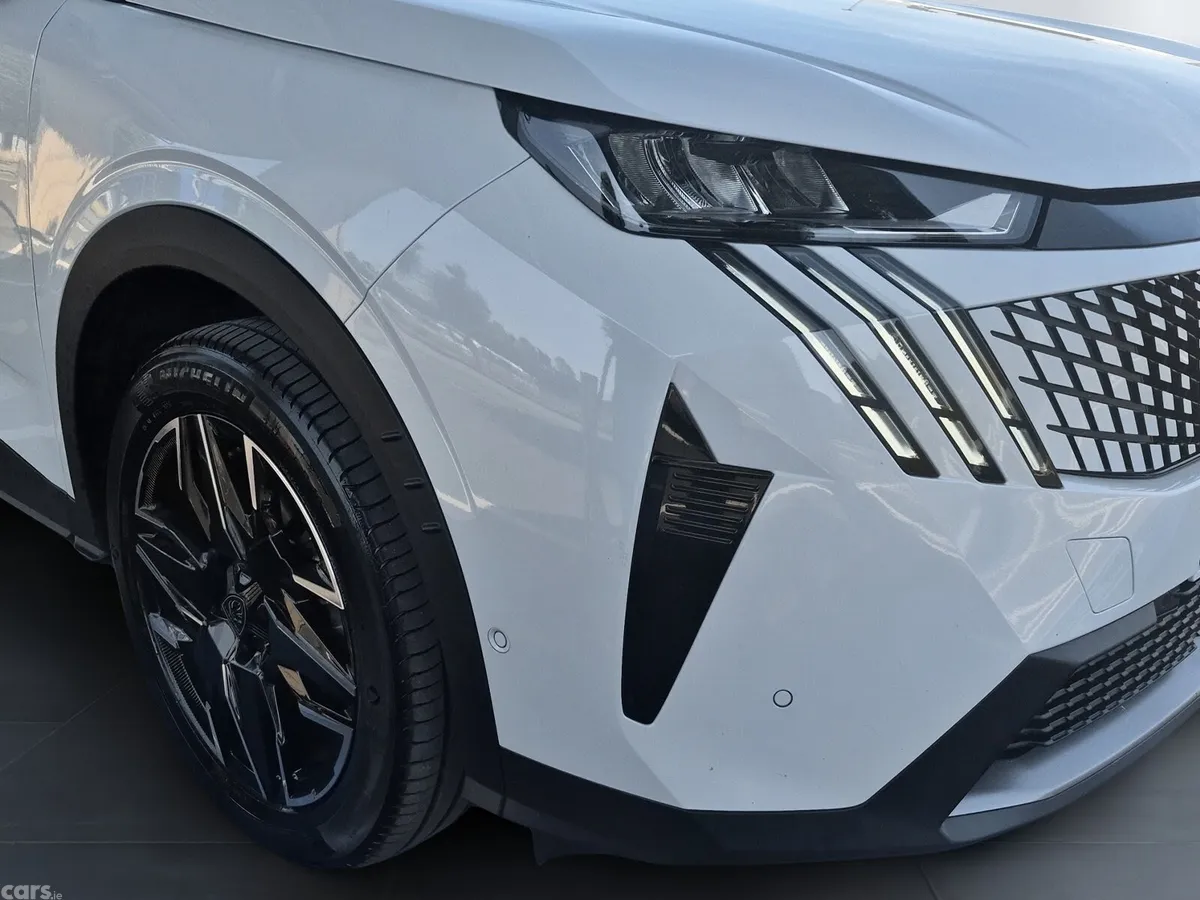 Peugeot 3008 MPV, Petrol, 2025, White