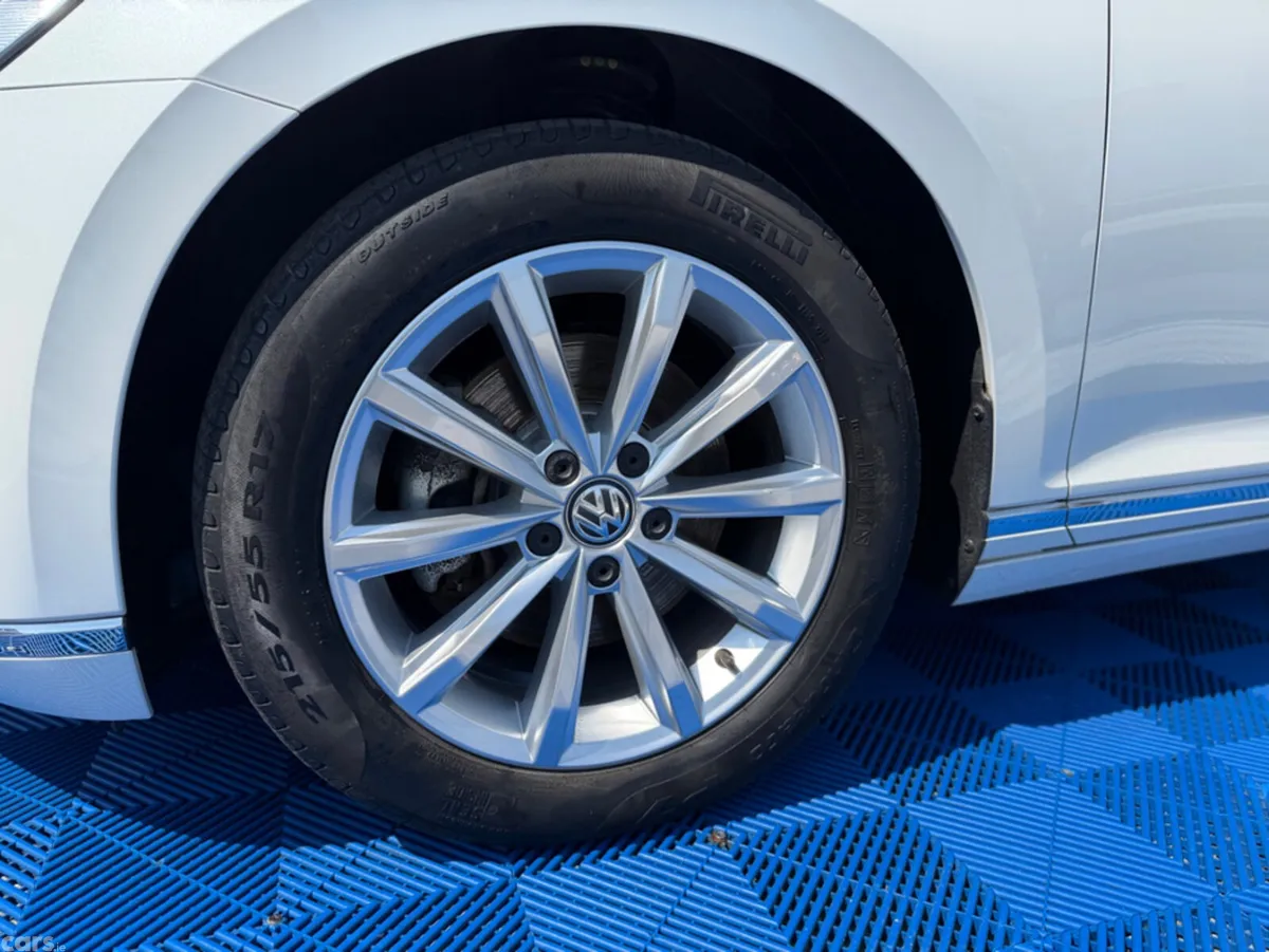 Volkswagen Passat Saloon, Diesel, 2019, White