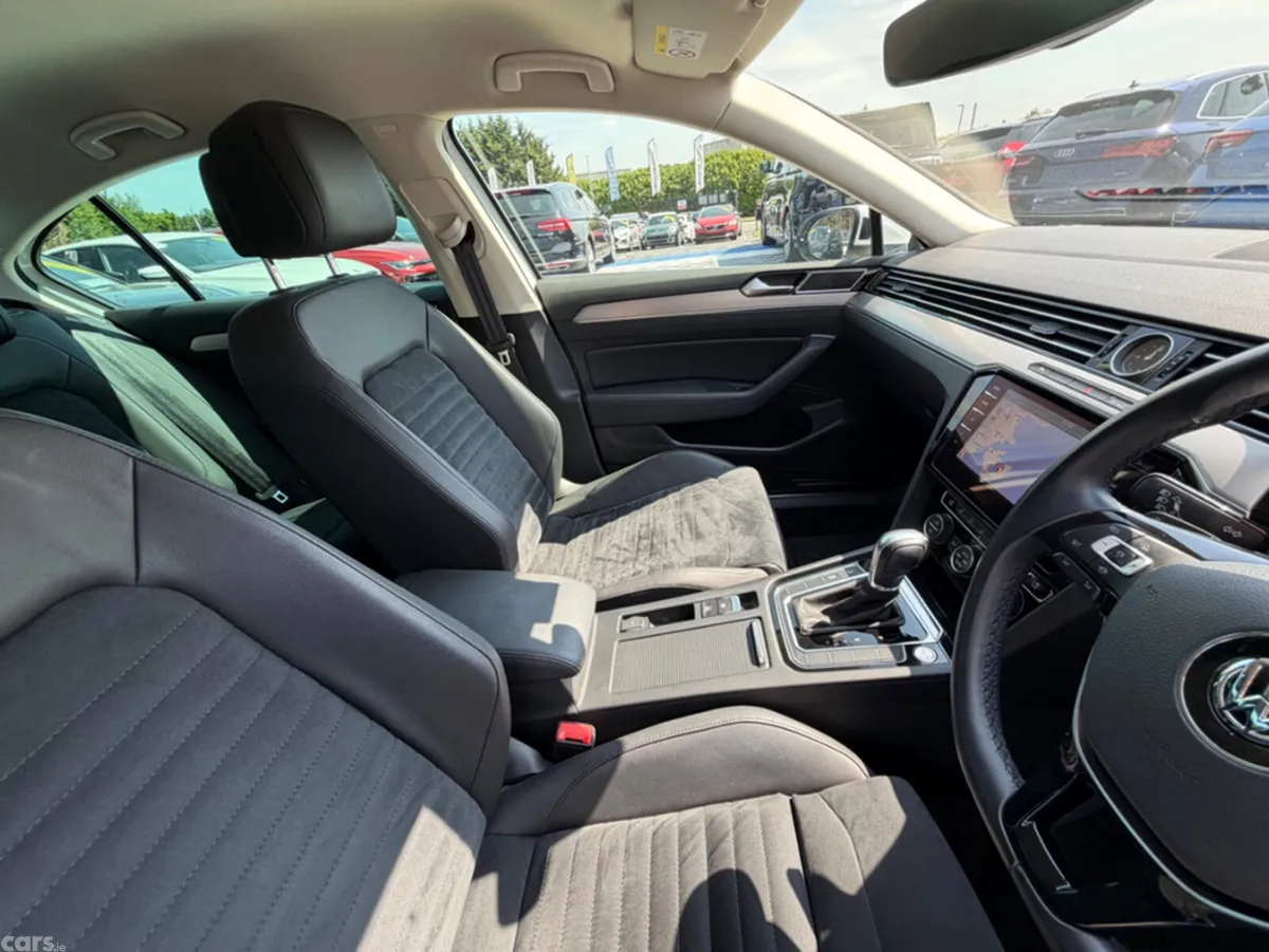 Volkswagen Passat Saloon, Diesel, 2019, White