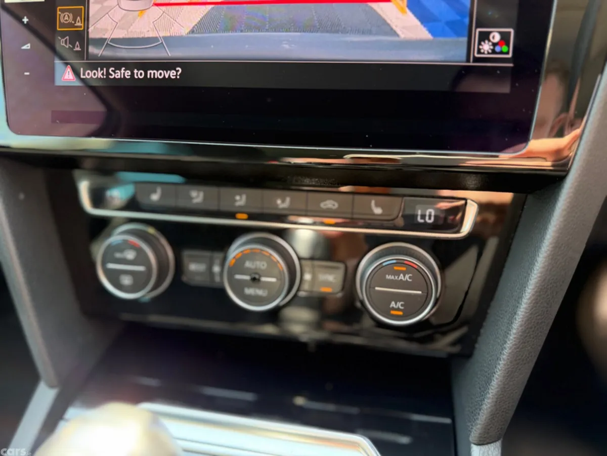 Volkswagen Passat Saloon, Diesel, 2019, White