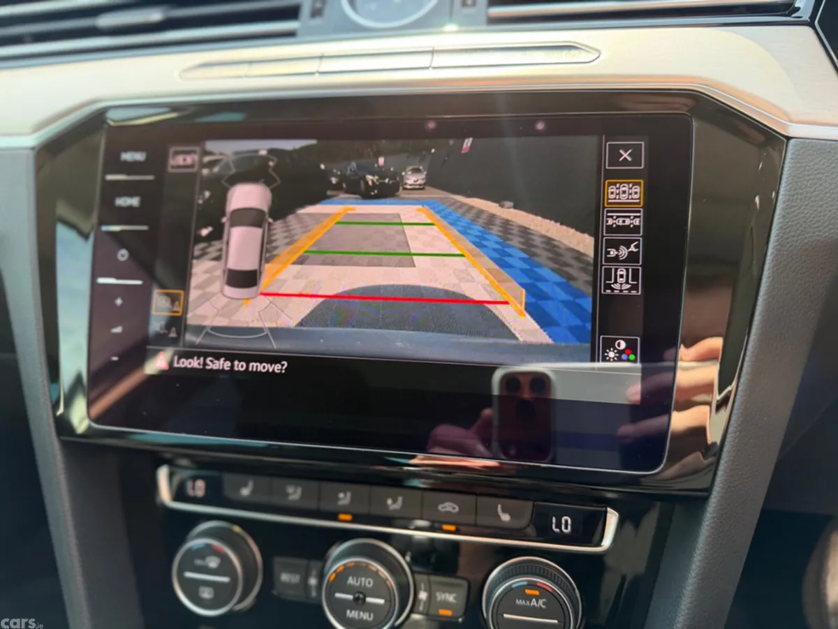 Volkswagen Passat Saloon, Diesel, 2019, White