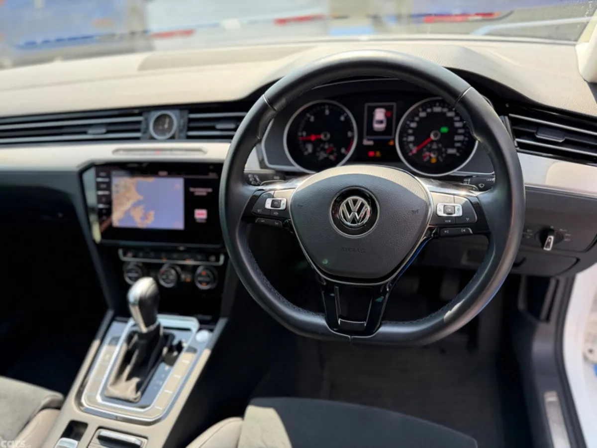 Volkswagen Passat Saloon, Diesel, 2019, White