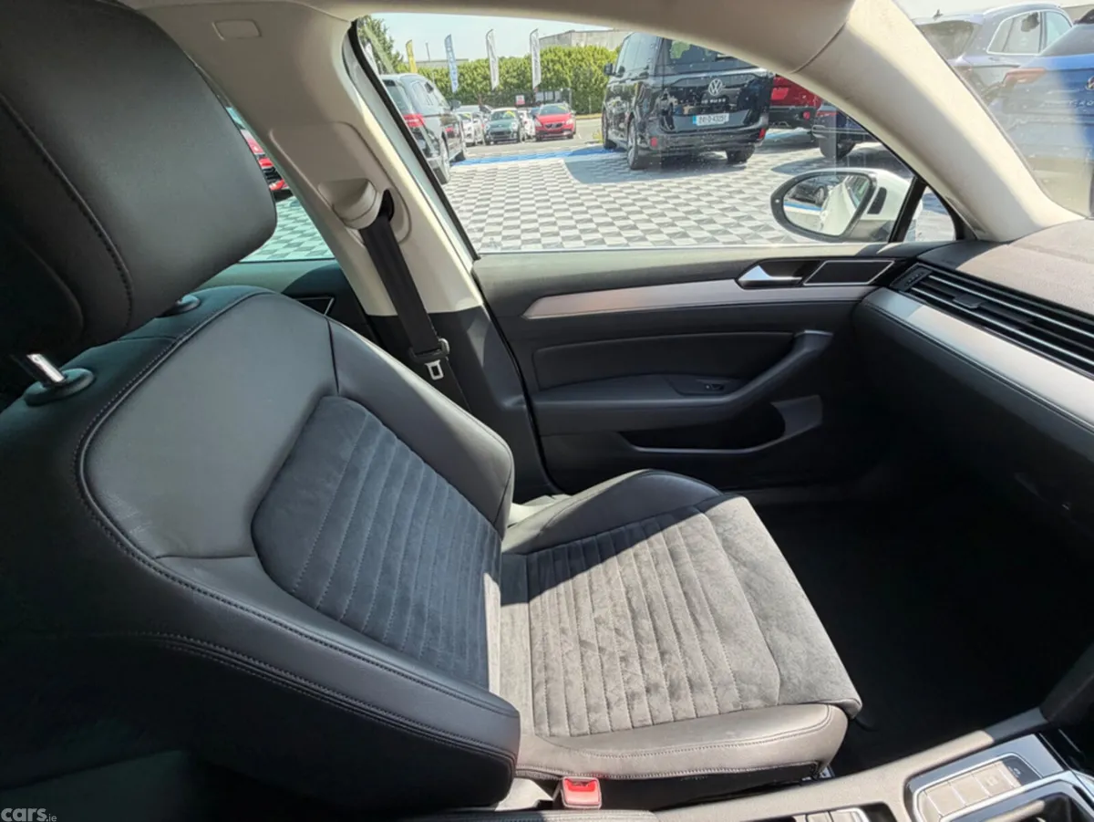 Volkswagen Passat Saloon, Diesel, 2019, White