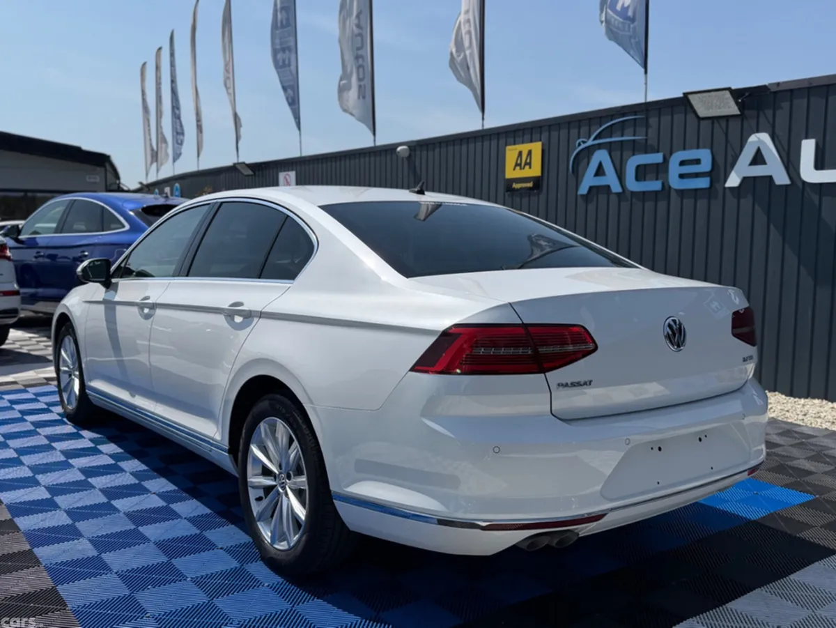 Volkswagen Passat Saloon, Diesel, 2019, White