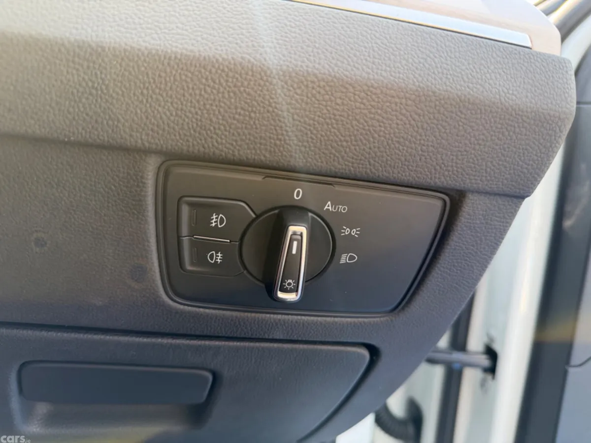Volkswagen Passat Saloon, Diesel, 2019, White