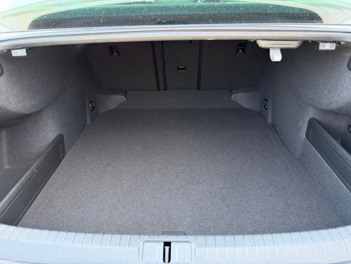 Volkswagen Passat Saloon, Diesel, 2019, White