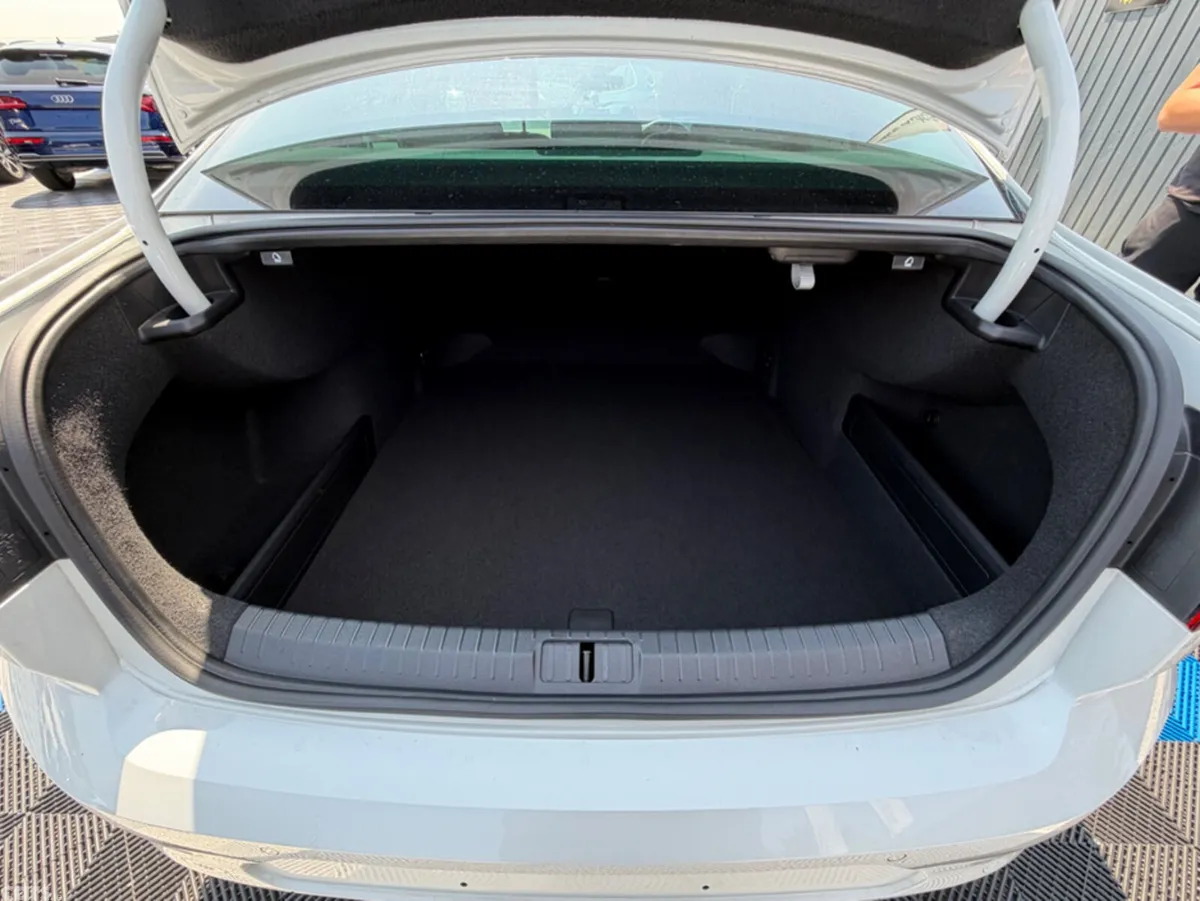 Volkswagen Passat Saloon, Diesel, 2019, White