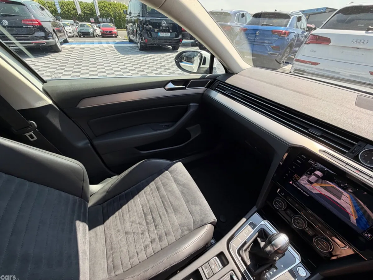 Volkswagen Passat Saloon, Diesel, 2019, White