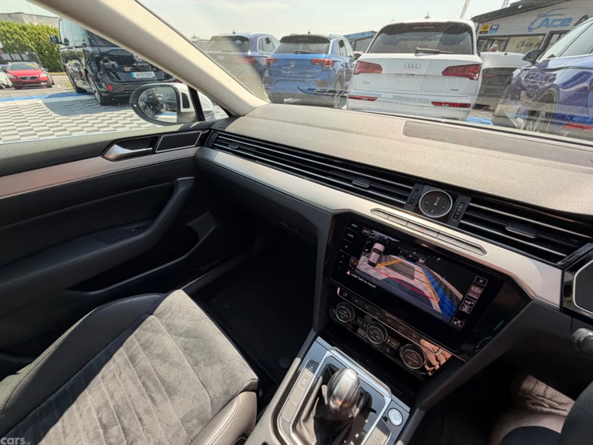 Volkswagen Passat Saloon, Diesel, 2019, White