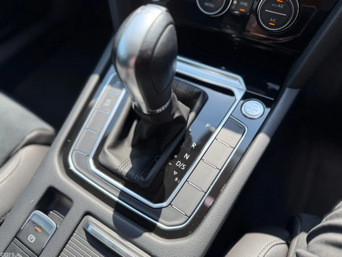 Volkswagen Passat Saloon, Diesel, 2019, White