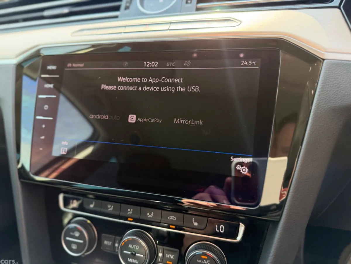 Volkswagen Passat Saloon, Diesel, 2019, White