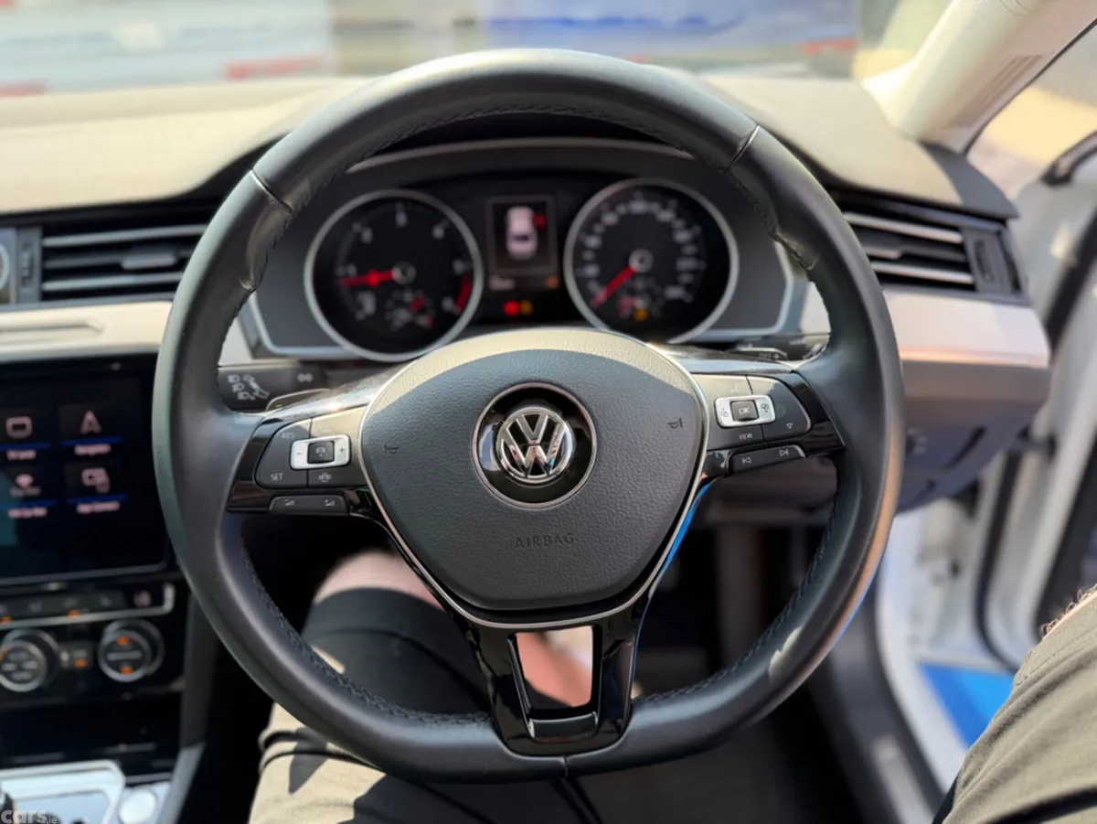 Volkswagen Passat Saloon, Diesel, 2019, White