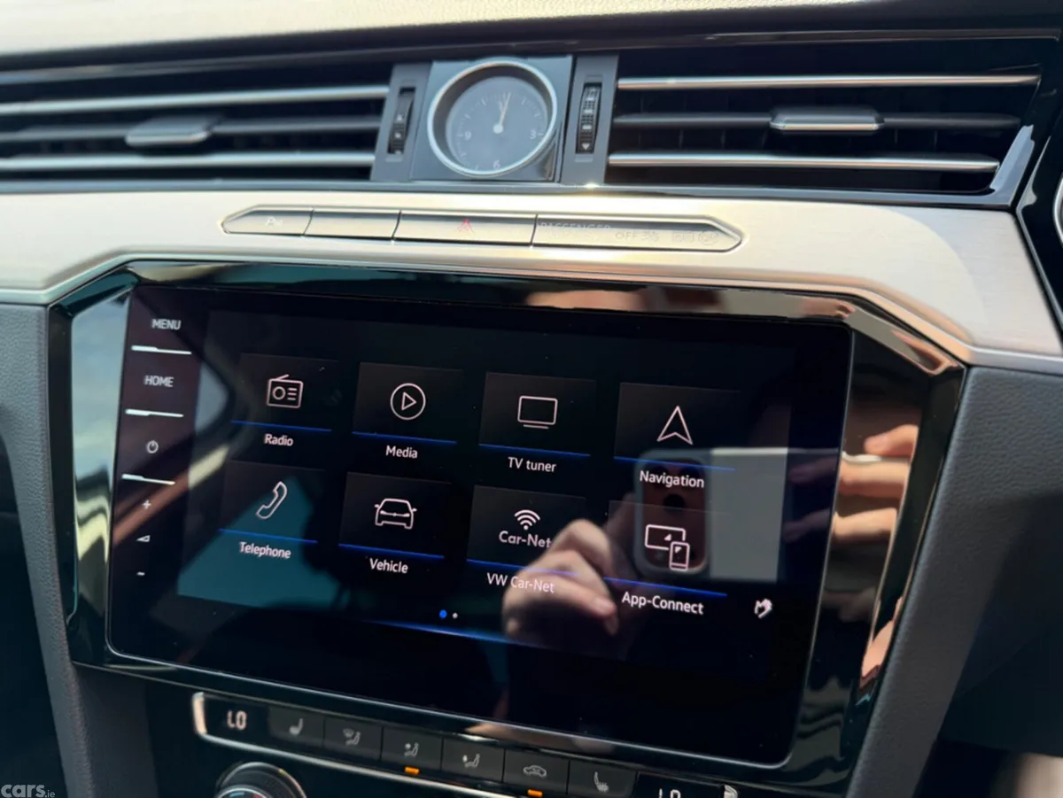 Volkswagen Passat Saloon, Diesel, 2019, White