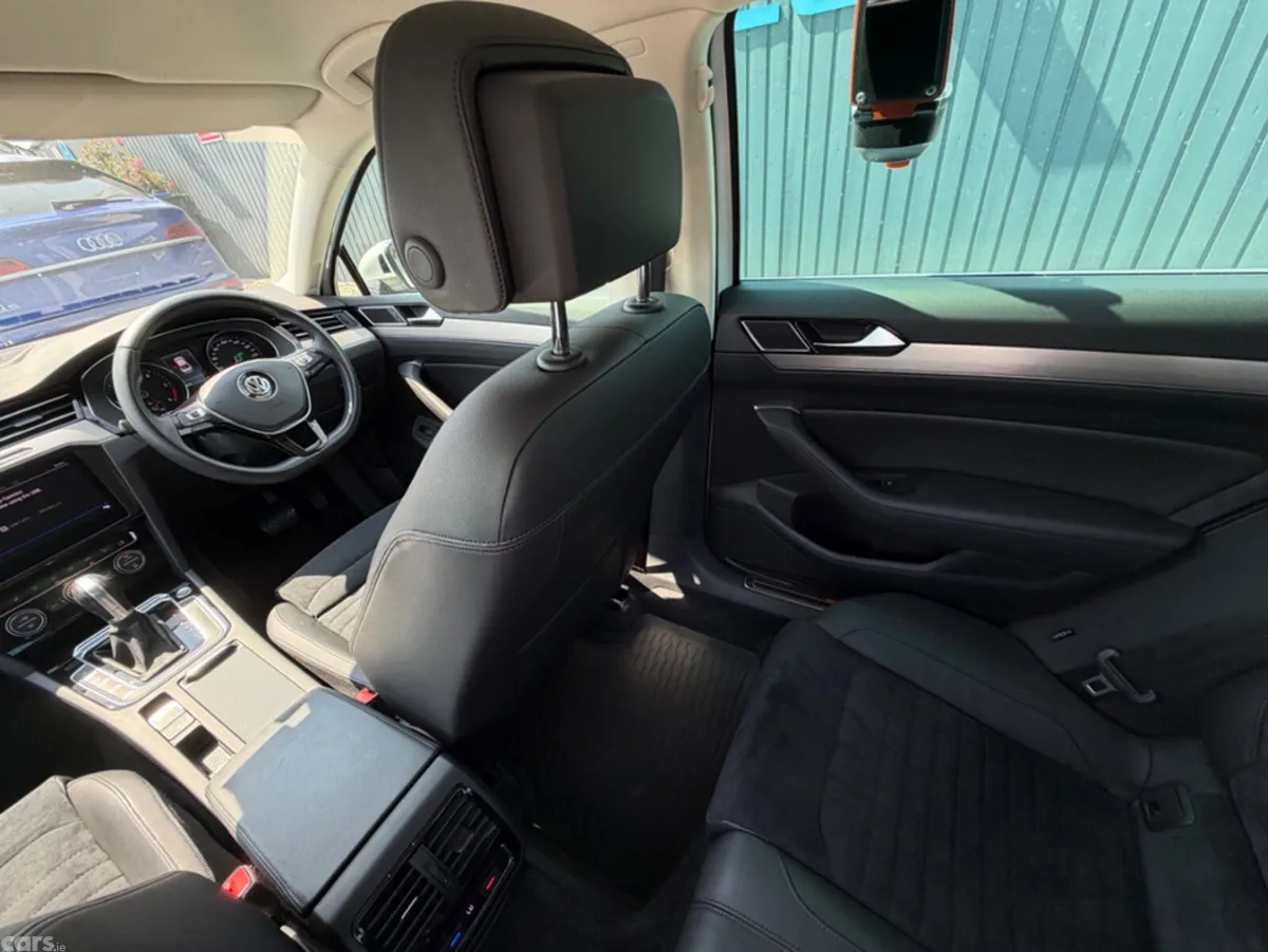 Volkswagen Passat Saloon, Diesel, 2019, White