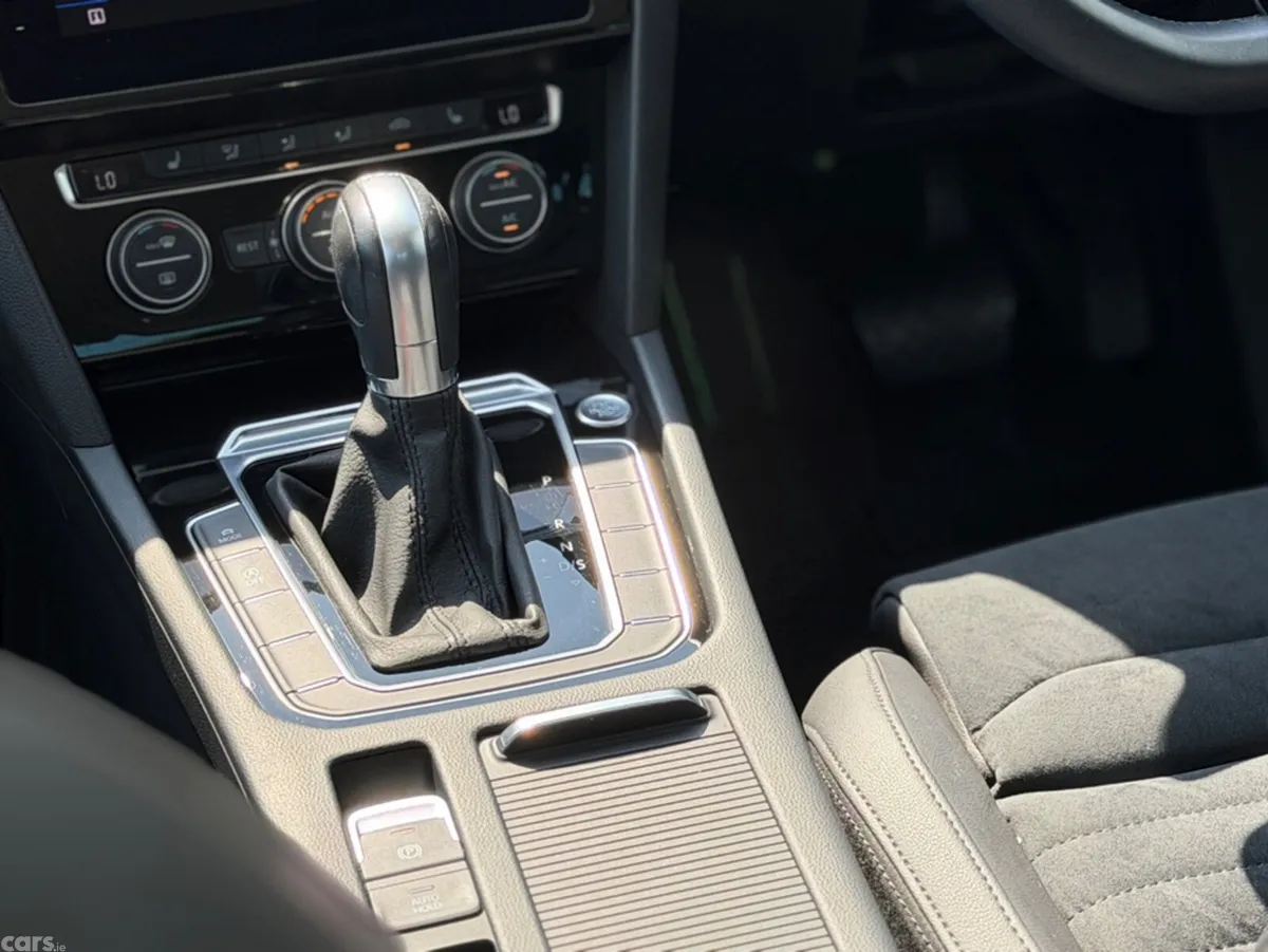 Volkswagen Passat Saloon, Diesel, 2019, White