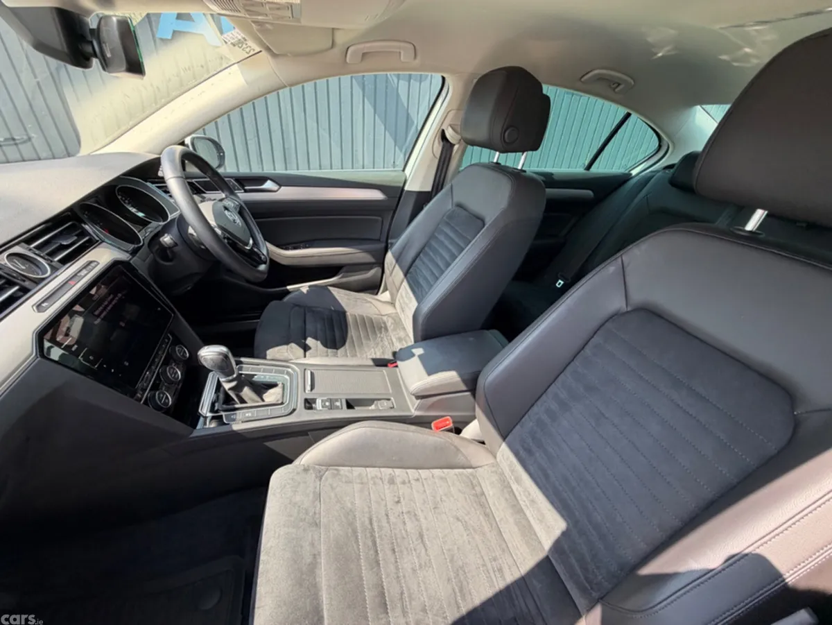 Volkswagen Passat Saloon, Diesel, 2019, White