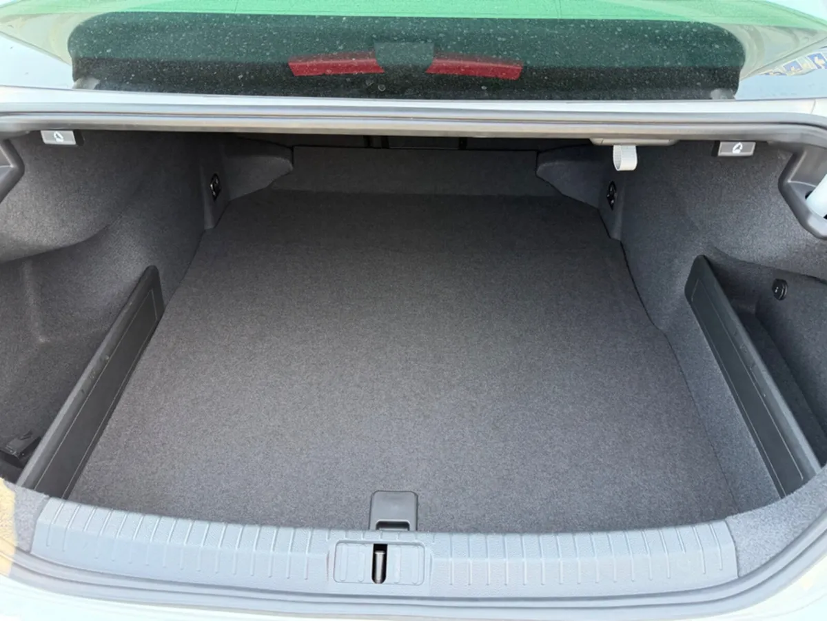 Volkswagen Passat Saloon, Diesel, 2019, White
