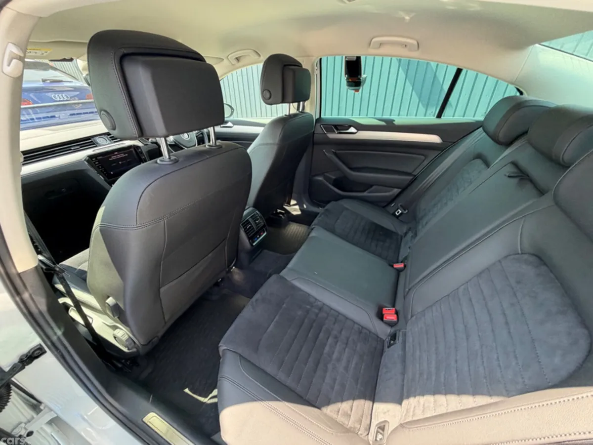 Volkswagen Passat Saloon, Diesel, 2019, White