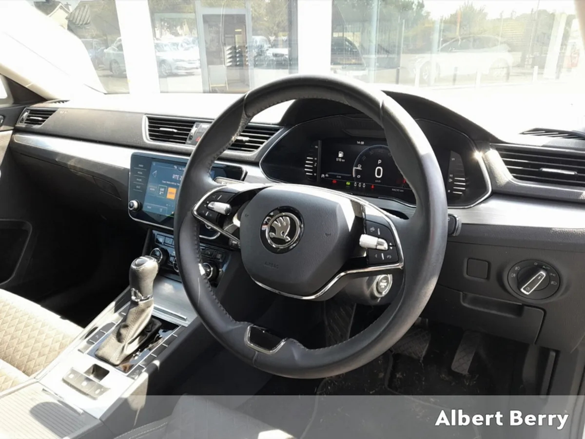Skoda Superb Hatchback, Diesel, 2024, White