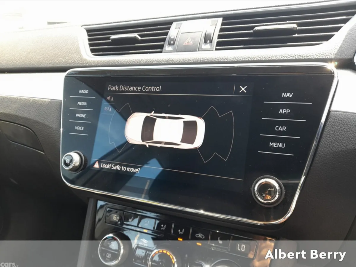 Skoda Superb Hatchback, Diesel, 2024, White