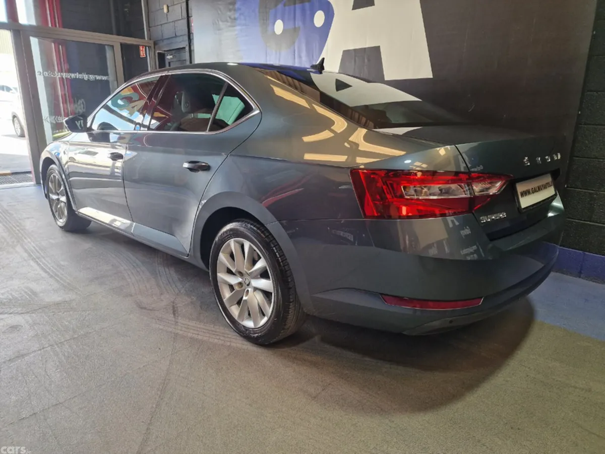 Skoda Superb Hatchback, Petrol, 2019, Grey