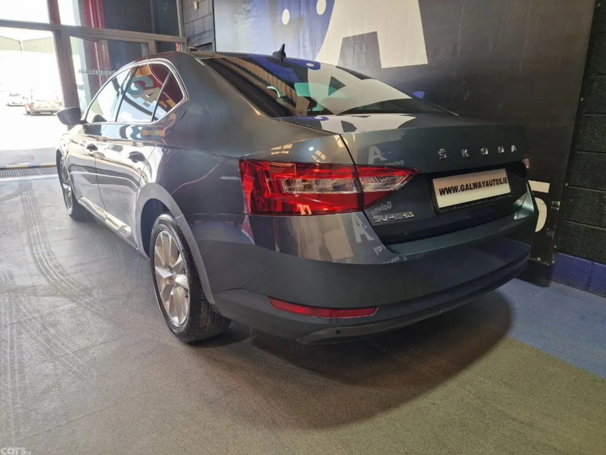 Skoda Superb Hatchback, Petrol, 2019, Grey