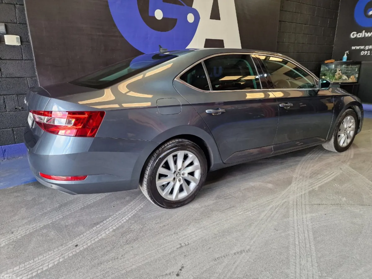 Skoda Superb Hatchback, Petrol, 2019, Grey