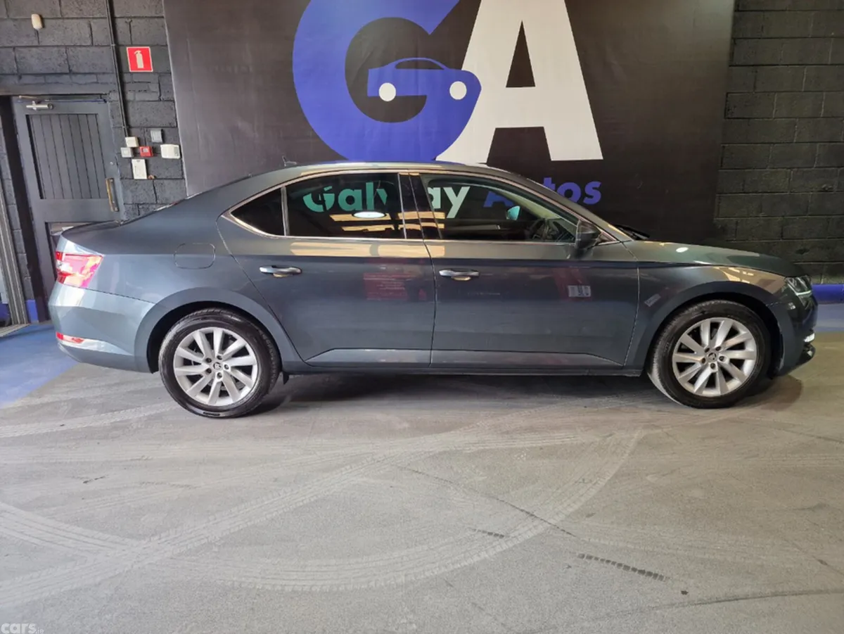 Skoda Superb Hatchback, Petrol, 2019, Grey