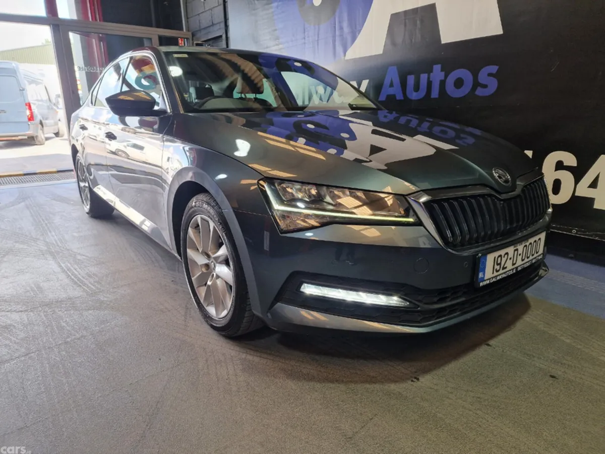 Skoda Superb Hatchback, Petrol, 2019, Grey