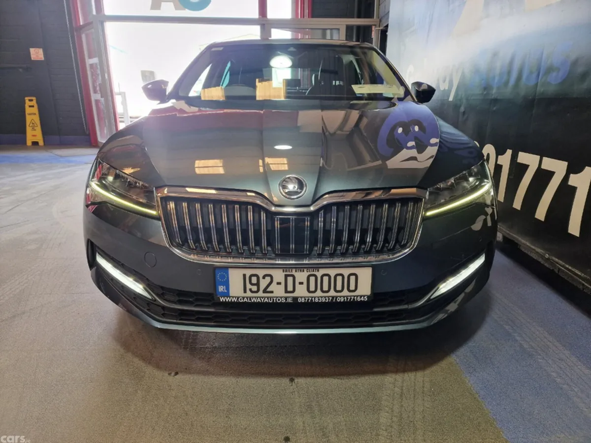 Skoda Superb Hatchback, Petrol, 2019, Grey